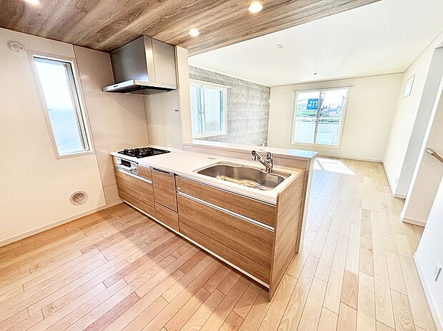 料理をしながらでもご家族との会話を楽しめる対面キッチン