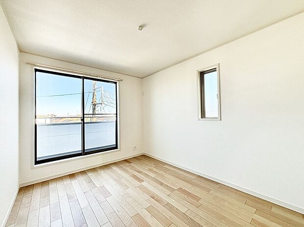 明るいバルコニーサイドに洋室を設置。目覚めの良い寝室に。