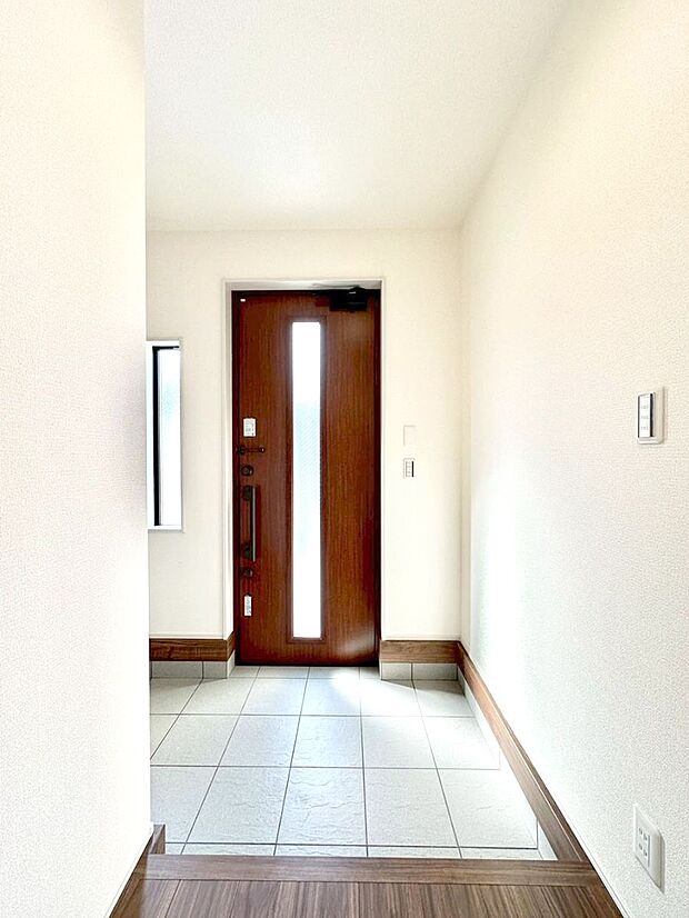 明るい玄関はお客様をお出迎えするのにぴったりです!