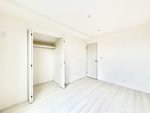 使いやすい形でベットや家具の置き方にも困ることもありません。   
