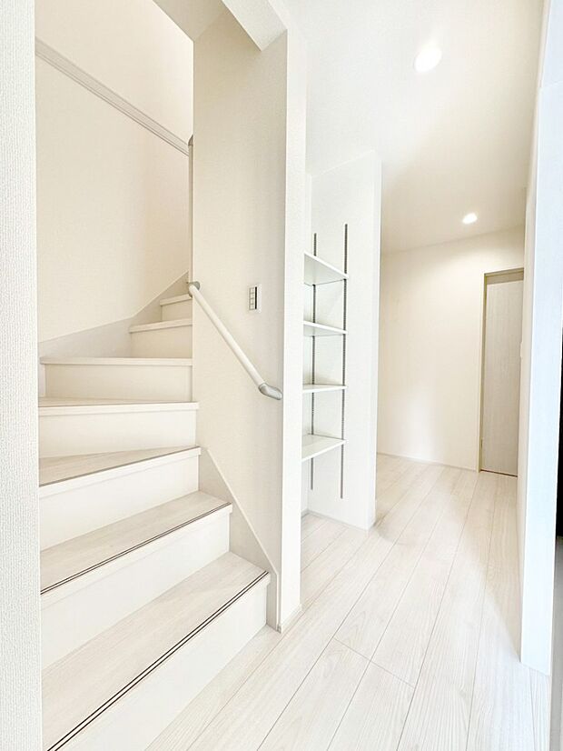 安全性を考慮し階段には手すりを設置しています