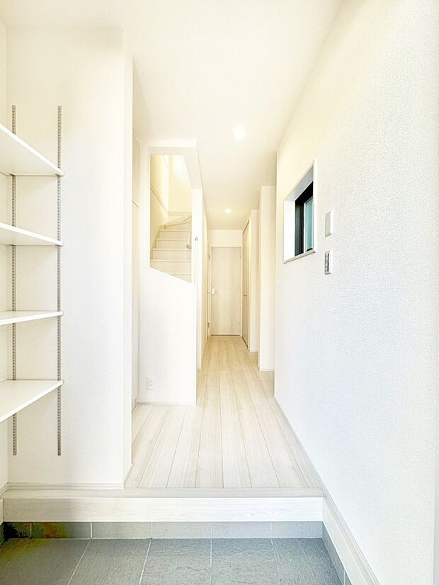 家族の帰宅やお客様をあたたかく迎える玄関