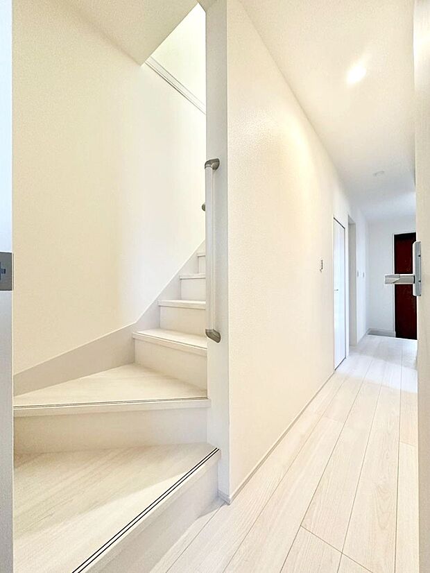 安全性を考慮し階段には手すりを設置しています