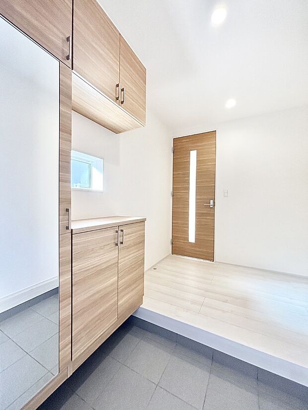 家族の帰宅やお客様をあたたかく迎える玄関  