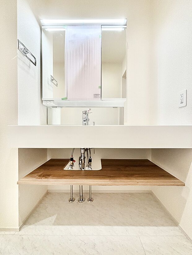 収納力と機能性に優れた洗面化粧台