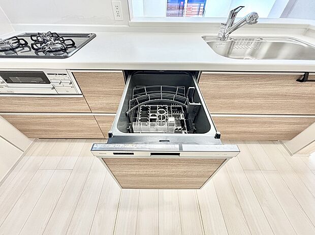 面倒なお片づけは食洗機にお任せ！家事の負担が減って、時間にも気持ちにもゆとりができます。