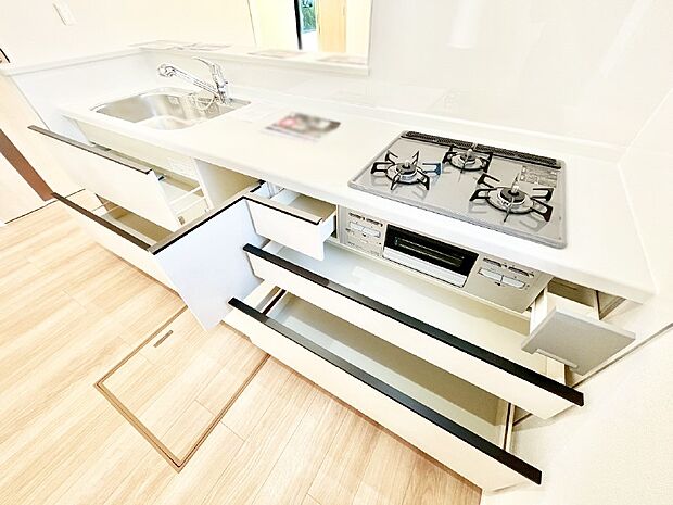 使いやすさを優先したスライド式収納タイプ！