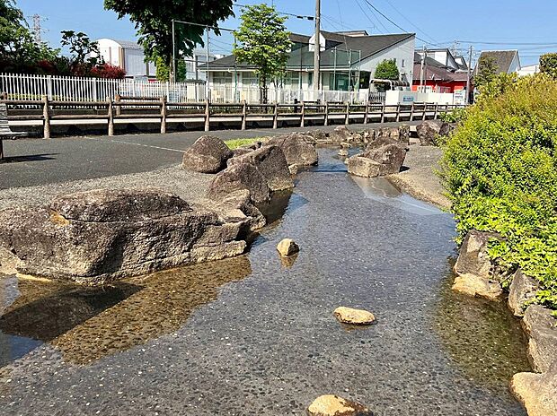 公園 700m せせらぎ公園