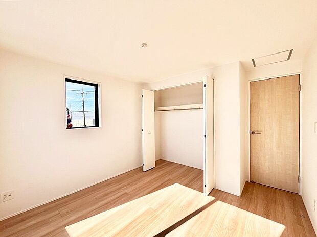 使いやすい形でベットや家具の置き方にも困ることもありません。 