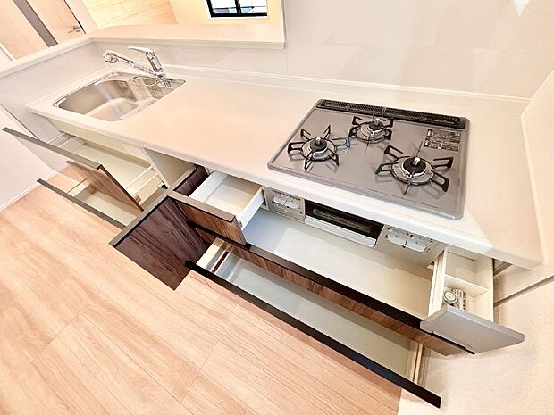 使いやすさを優先したスライド式収納タイプ！