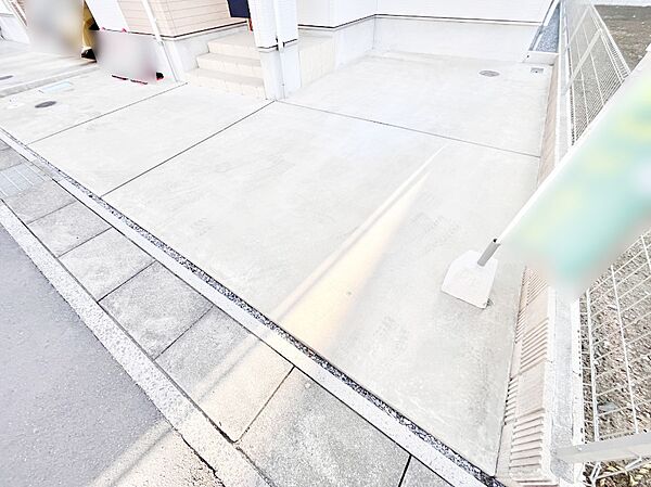 目の前が駐車場だと雨の日も大量にお買い物をした時も便利ですね