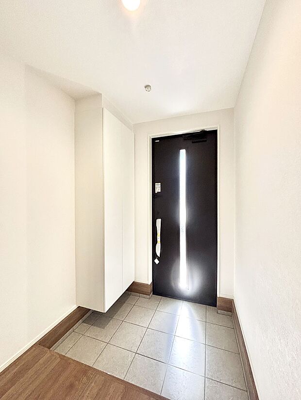 明るい玄関はお客様をお出迎えするのにぴったりです!