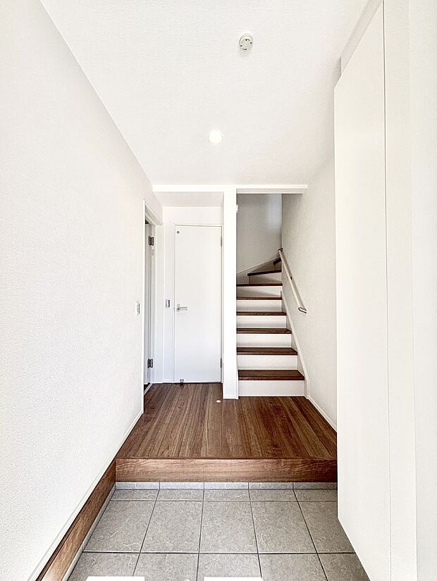 家族の帰宅やお客様をあたたかく迎える玄関