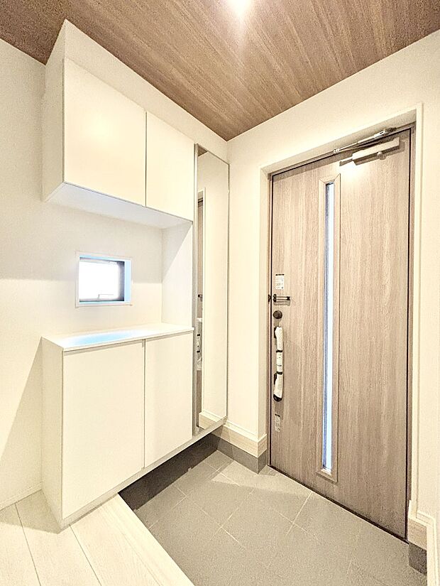 明るい玄関はお客様をお出迎えするのにぴったりです!