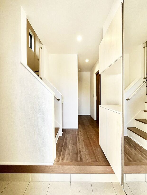 家族の帰宅やお客様をあたたかく迎える玄関