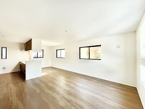 住む方の個性が引き出される、インテリアを考えるのが楽しみなリビングです！ 　