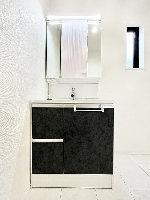 収納力と機能性に優れた洗面化粧台