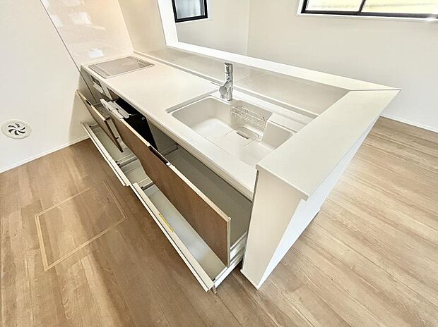 使いやすさを優先したスライド式収納タイプ！