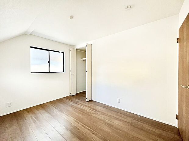 2階のサービスルームは収納はもちろん、居室としても利用できます。  