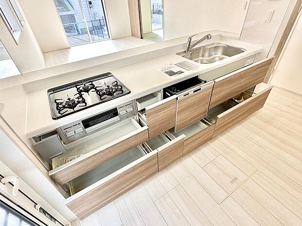 使いやすさを優先したスライド式収納タイプ！