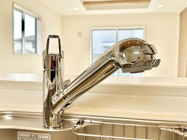 いつでも清潔なおいしいお水を。一つの水栓で水道水と浄水を使い分け。