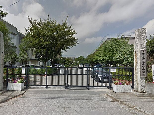 小学校 2100m 伊奈町立小室小学校