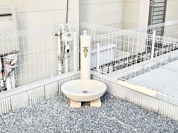 外水栓があると、庭のお手入れやちょっとした手洗い・洗車に便利です！ 