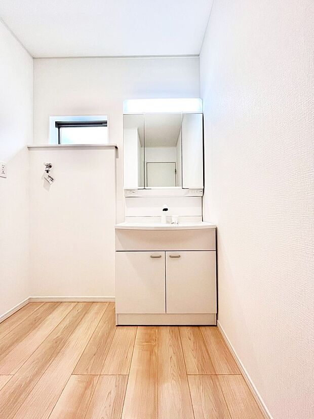 収納力と機能性に優れた洗面化粧台