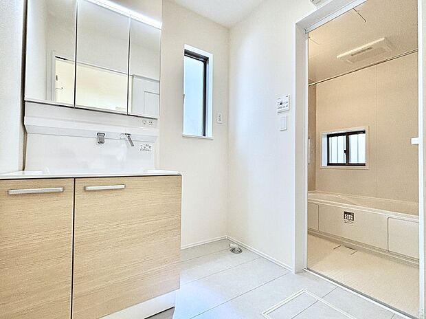 広々とゆとりのあるランドリースペース。