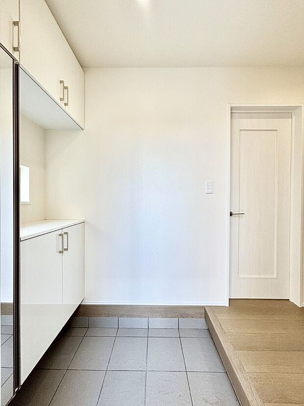 いつもきれいにしておきたい玄関ですね。