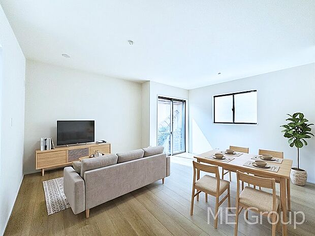 ご家族の賑やかな話し声で包まれる明るいリビング  ※家具はCGです