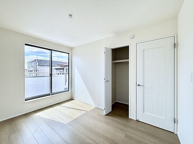 使いやすい形でベットや家具の置き方にも困ることもありません。 