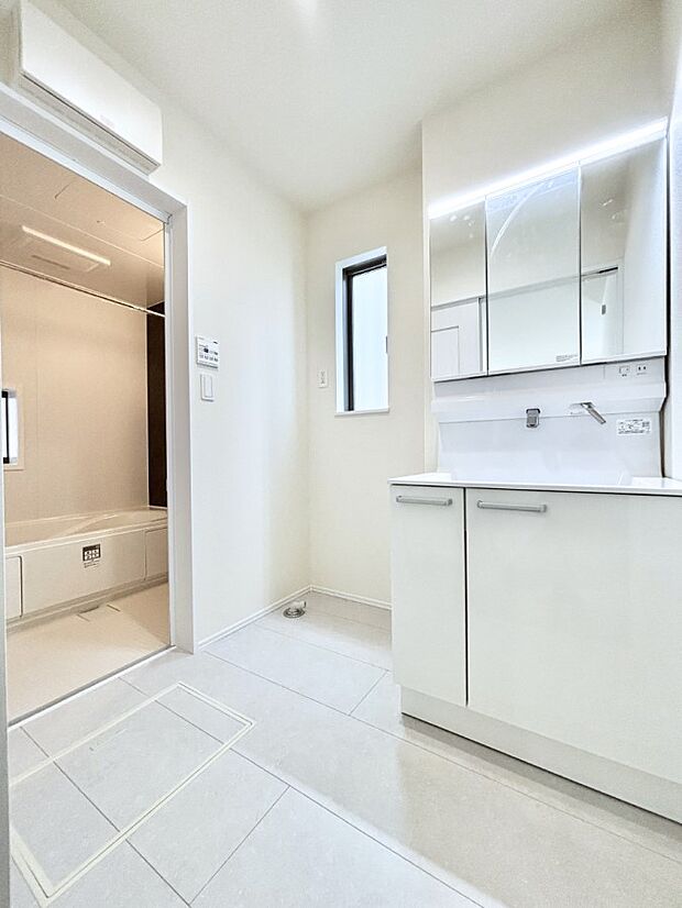 広々とゆとりのあるランドリースペース。