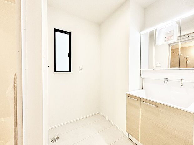 ゆとりの洗面スペースで朝の身支度もラクラク