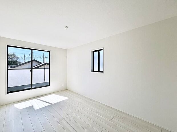 使いやすい形でベットや家具の置き方にも困ることもありません。