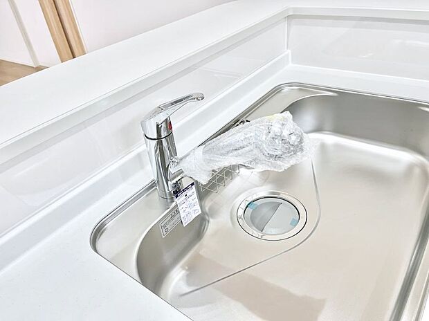 いつでも清潔なおいしいお水を。一つの水栓で水道水と浄水を使い分け。