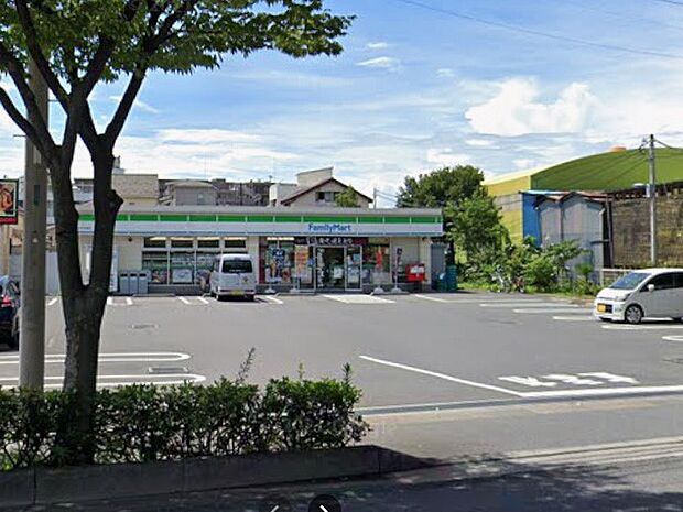 コンビニ 350m ファミリーマート さいたま新中里店