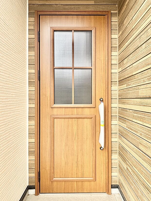 住まいの顔を演出する、玄関ドア。