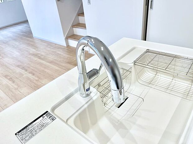 いつでも清潔なおいしいお水を。一つの水栓で水道水と浄水を使い分け。