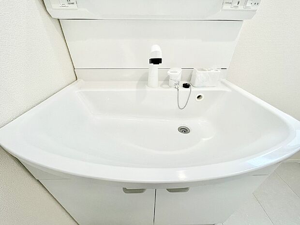 ハンドシャワー付き!使いやすい洗面台。