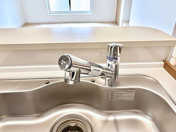いつでも清潔なおいしいお水を。一つの水栓で水道水と浄水を使い分け。