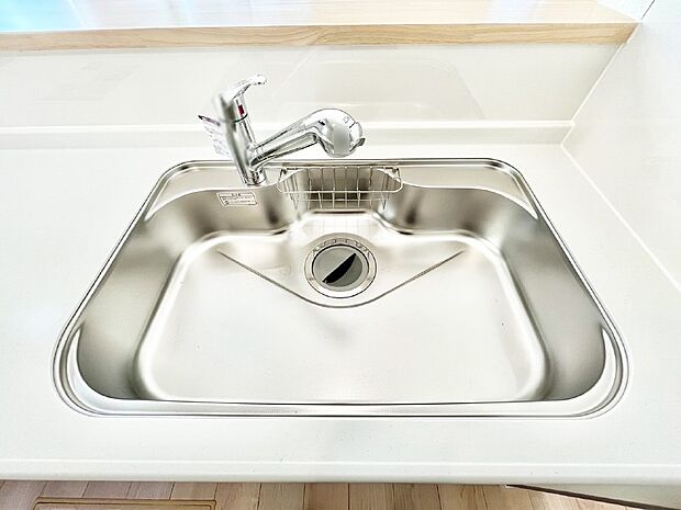 広々としたシンクでお料理やお皿洗いもラクラク快適に！