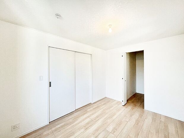 ウォークインクローゼットがあるお部屋！季節ごとの入れ替えも不要で便利です。