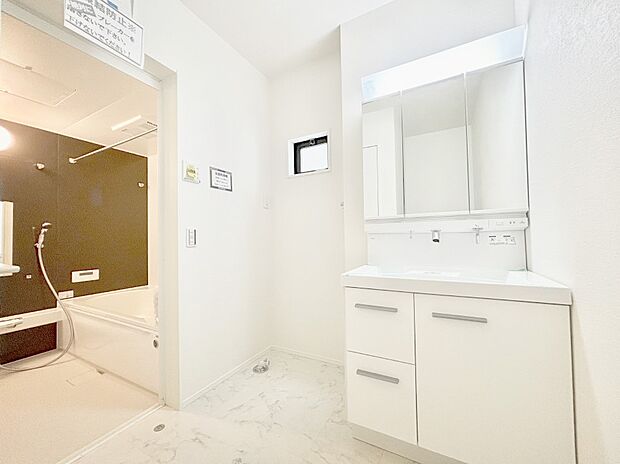 清潔感のある快適空間です。毎日の身支度も気持ち良くお使い頂けます。