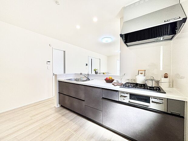 料理をしながらご家族との会話を楽しめる対面カウンターキッチン