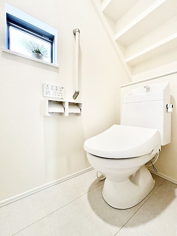 明るく清潔感のあるトイレです。