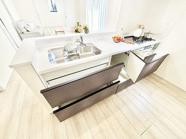 使いやすさを優先したスライド式収納タイプ!