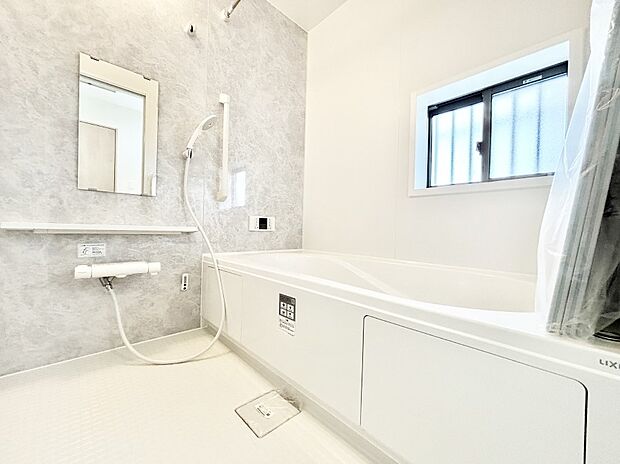 落ち着いた雰囲気でゆっくりお寛ぎいただけるバスルーム