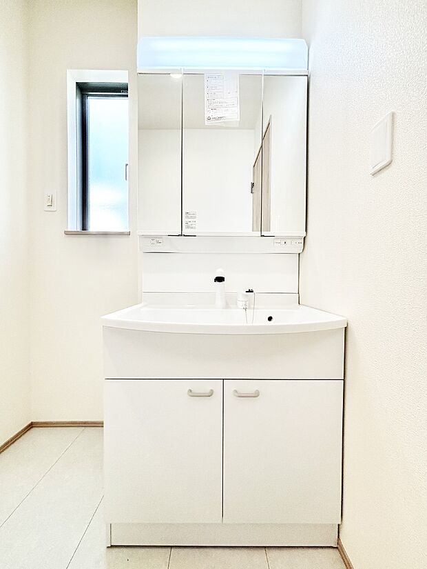 収納力と機能性に優れた洗面化粧台