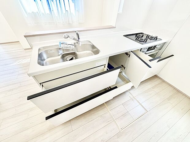 使いやすさを優先したスライド式収納タイプ!